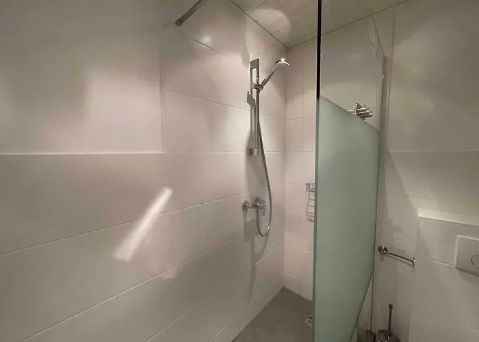 Geraeumige In Ruhiger Lage In Mit Netflix * 居特斯洛